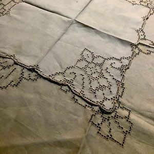 Vintage linen napkins & matching luncheon tablecloth